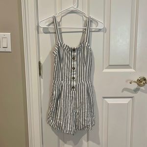 Hollis get Jumpsuit Romper!